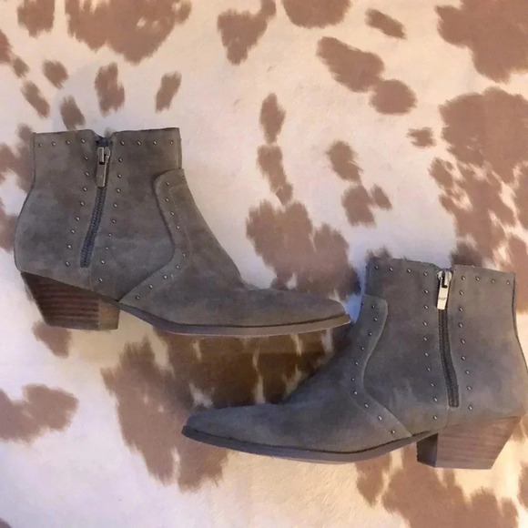 Marc Fisher Wanida‎ Suede Booties 7.5 - Picture 1 of 7